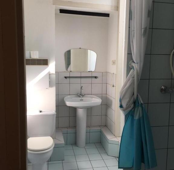 פנסיון Chateau D Estrac