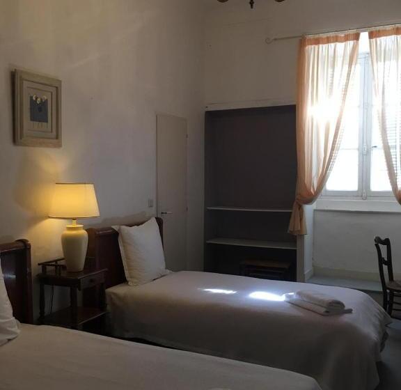 פנסיון Chateau D Estrac