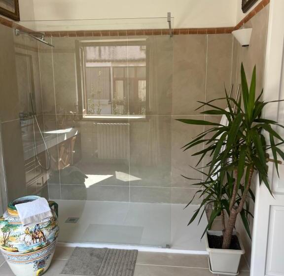 پانسیون Domus Orestea Luxury Suites