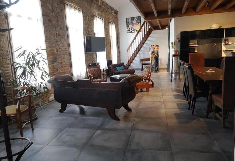 ペンション El Castell Embruixat