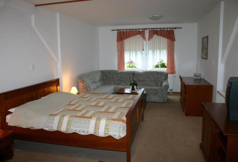 پانسیون Gostišče   Guest House Stari Hrast
