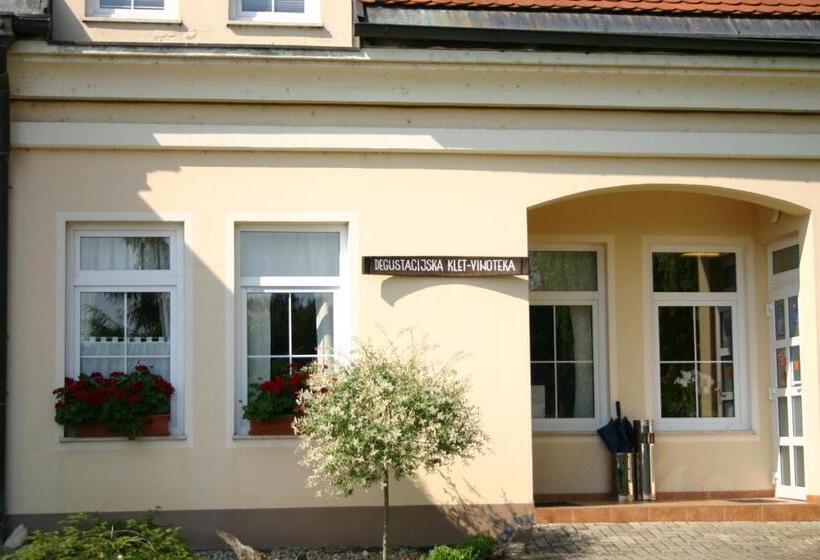 پانسیون Gostišče   Guest House Stari Hrast