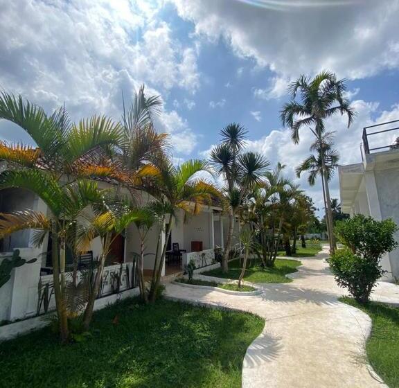 ペンション Pondok Tetebatu Cottages And Cafe