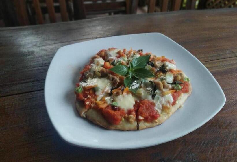 ペンション Pondok Tetebatu Cottages And Cafe