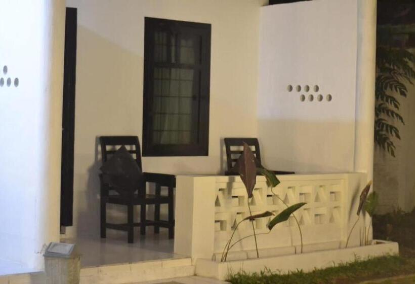 ペンション Pondok Tetebatu Cottages And Cafe