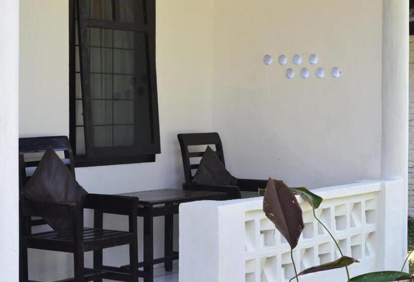 ペンション Pondok Tetebatu Cottages And Cafe