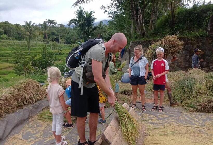 ペンション Pondok Tetebatu Cottages And Cafe