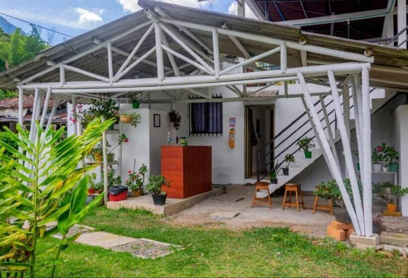 بنسيون Secretos Del Eden