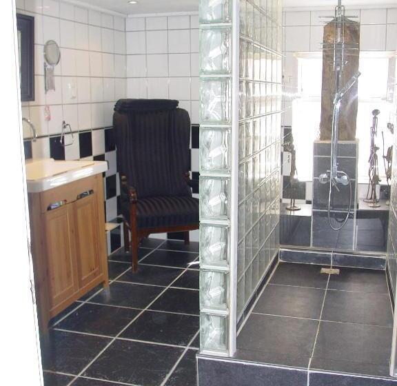 Robert S Bed & Breakfast