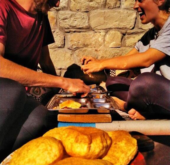 Vista Hostel Jeolikote, Nainital