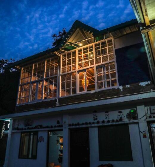 Vista Hostel Jeolikote, Nainital