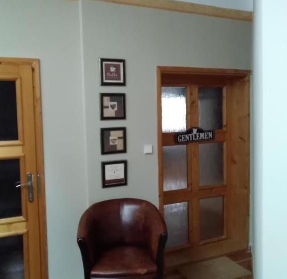 住宿加早餐  Lomnice Nad Popelkou