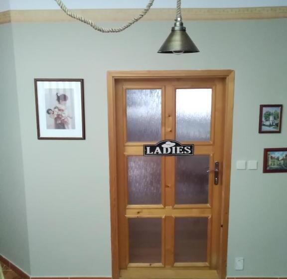 住宿加早餐  Lomnice Nad Popelkou