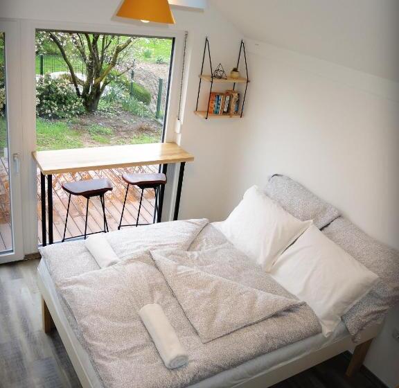 تختخواب و صبحانه Mamut Stay