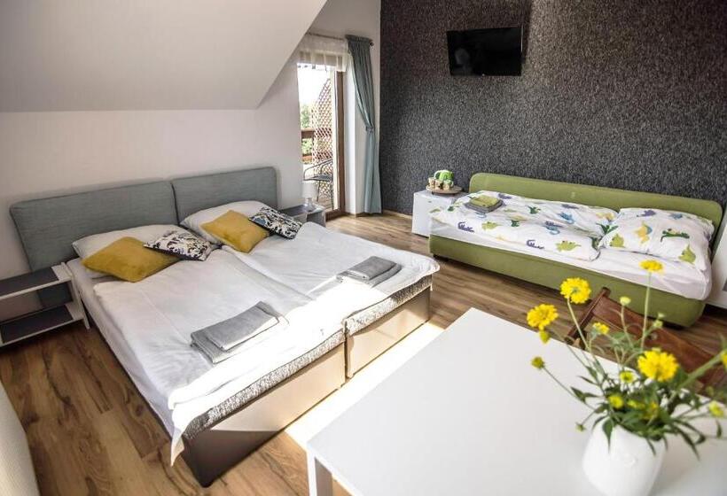 בית מלון כפרי Apikraina