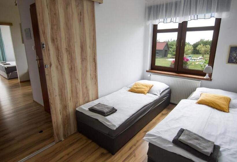 בית מלון כפרי Apikraina