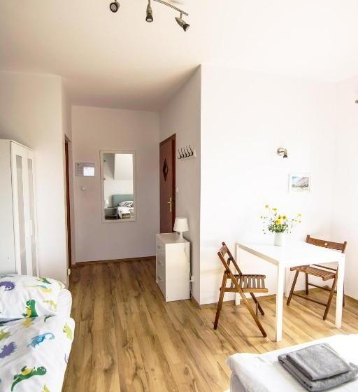 בית מלון כפרי Apikraina