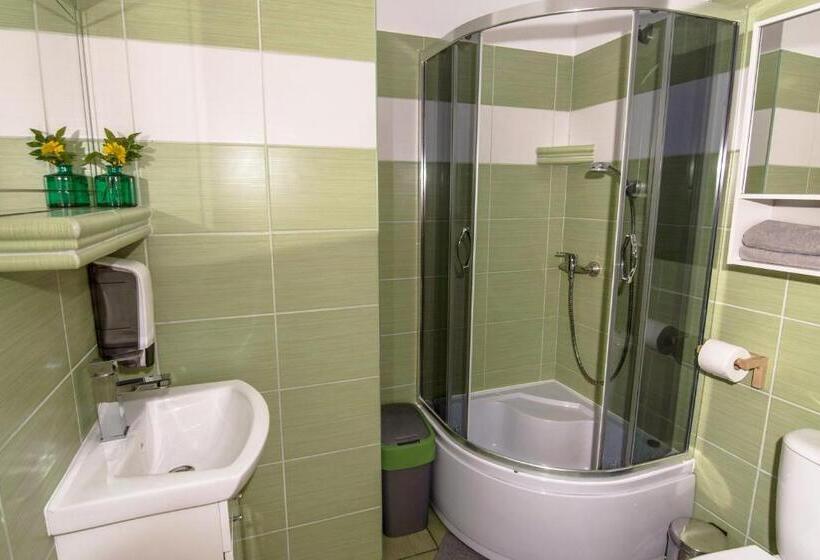 בית מלון כפרי Apikraina