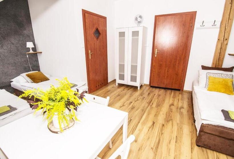 בית מלון כפרי Apikraina