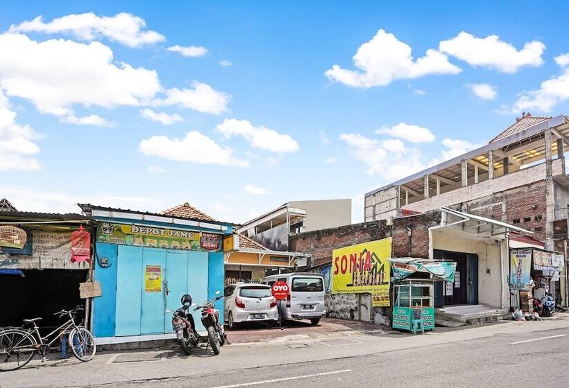 فندق Oyo 90799 Griyo Sonia