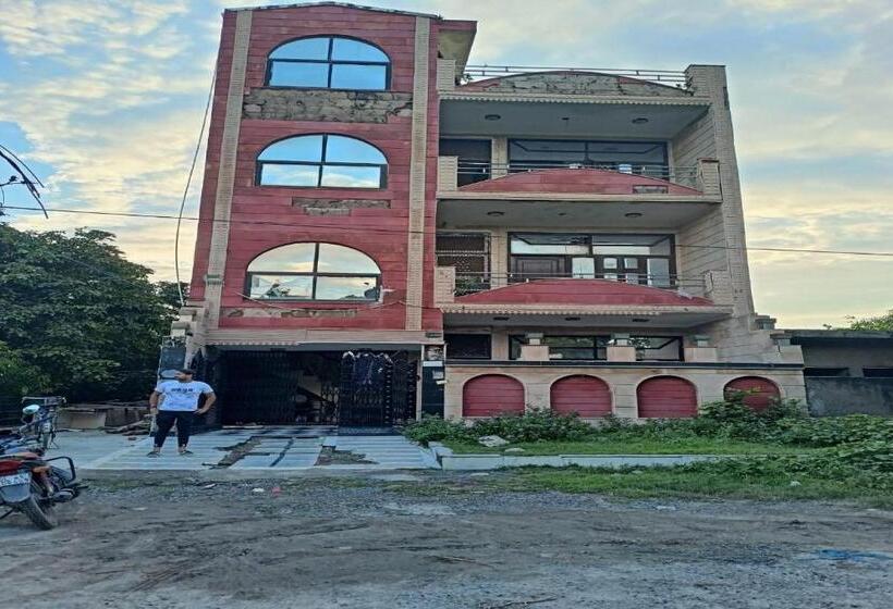 酒店 Spot On 83214 Raj Guest House