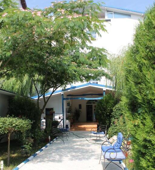 בית מלון כפרי Vila Alex