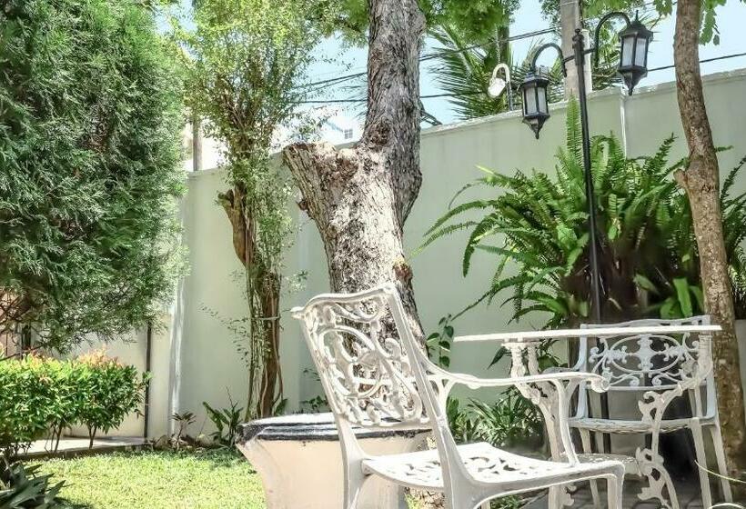 هتل Vivid Colombo