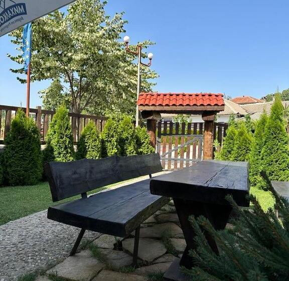 膳宿费 бялата къща