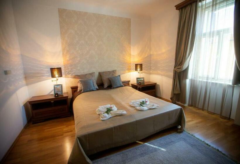 Пансион Városi Vendégház Szentendre