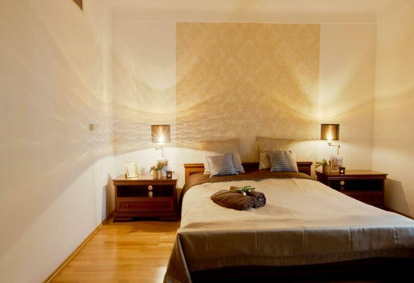 Пансион Városi Vendégház Szentendre