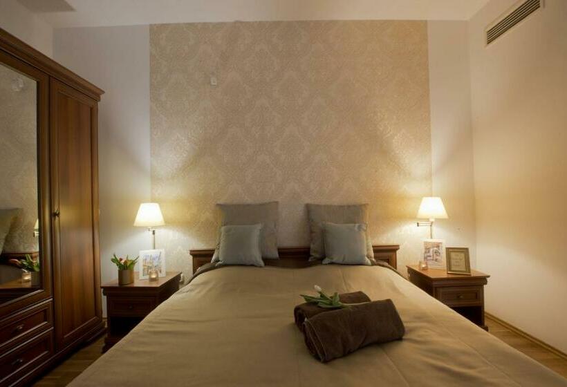 Пансион Városi Vendégház Szentendre