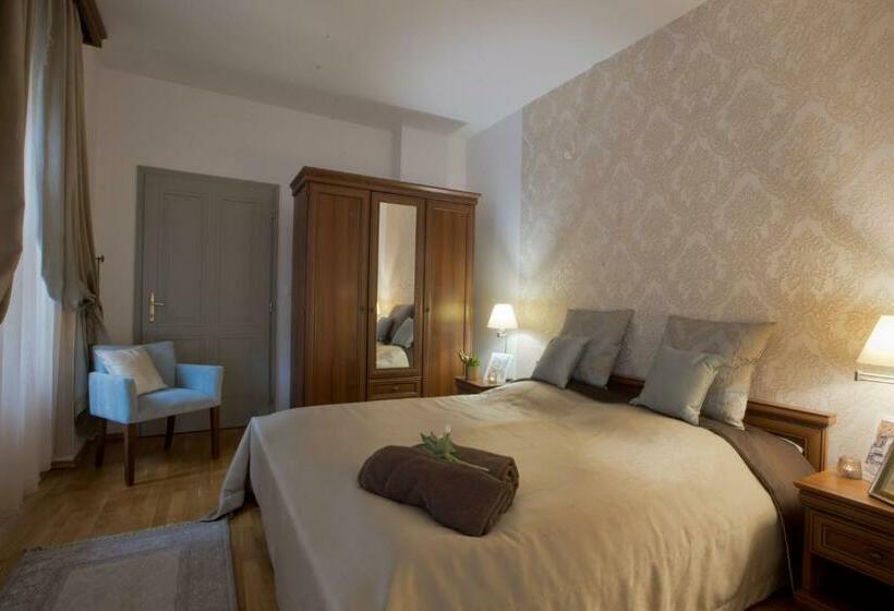 Пансион Városi Vendégház Szentendre