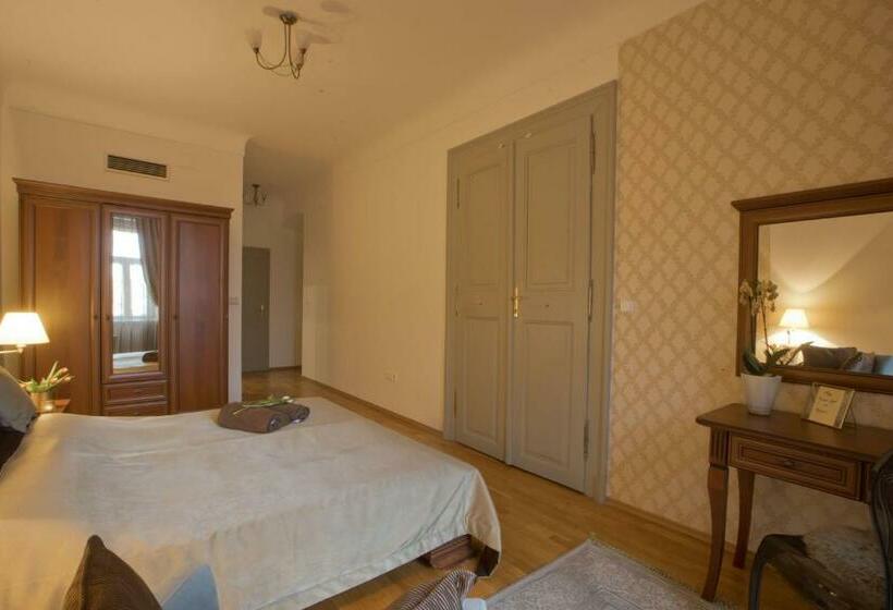 Пансион Városi Vendégház Szentendre