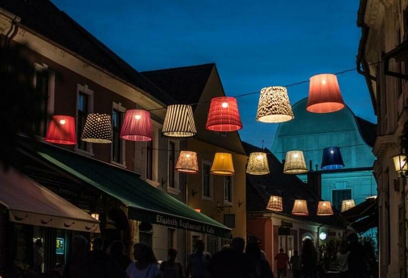 Пансион Városi Vendégház Szentendre