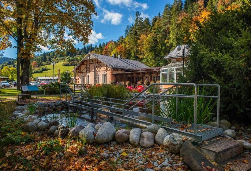 אתר נופש Kúpeľné Domčeky   Kúpele červený Kláštor Smerdžonka