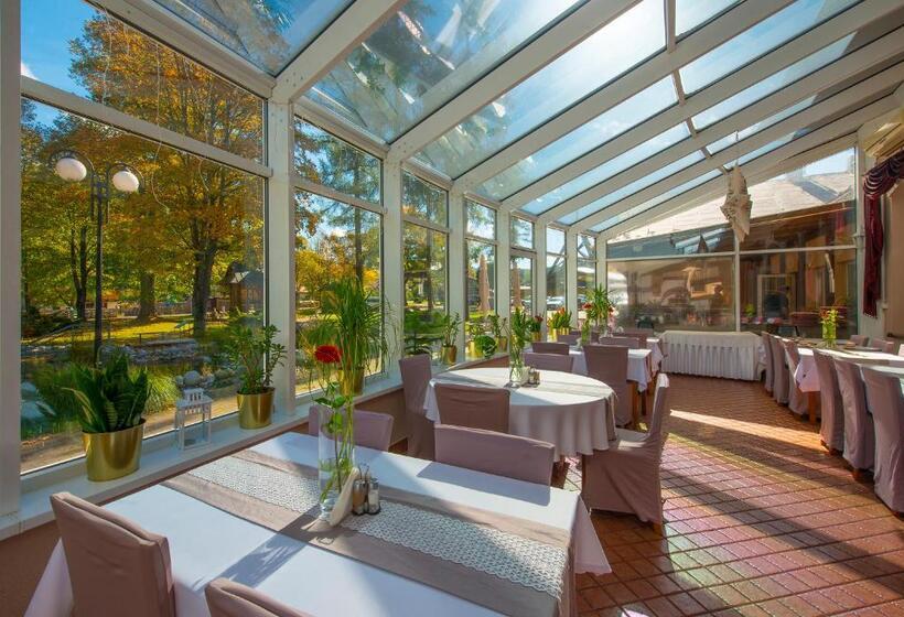 אתר נופש Kúpeľné Domčeky   Kúpele červený Kláštor Smerdžonka