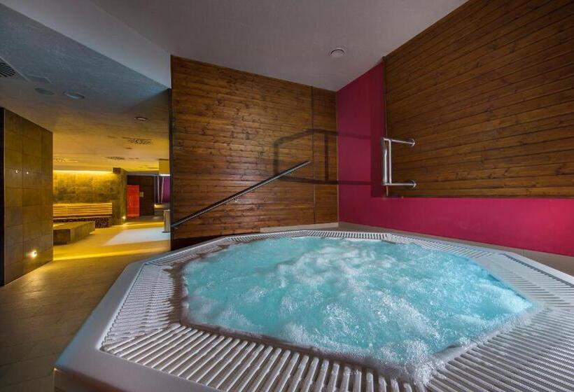 אתר נופש Kúpeľné Domčeky   Kúpele červený Kláštor Smerdžonka