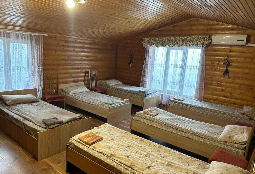 Retkeilymaja готель максим