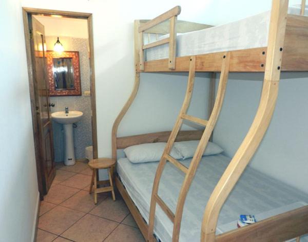 호스텔 Hostal Yaku Montañita