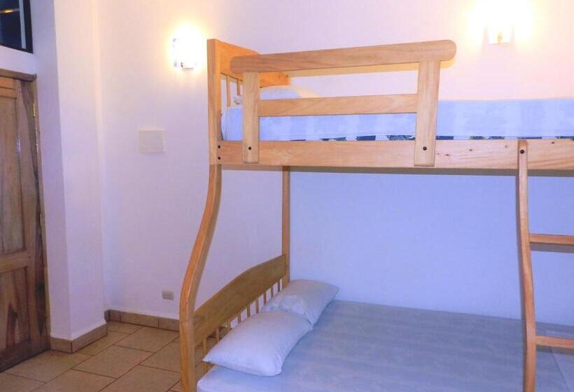 호스텔 Hostal Yaku Montañita