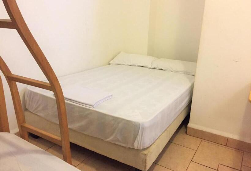 호스텔 Hostal Yaku Montañita