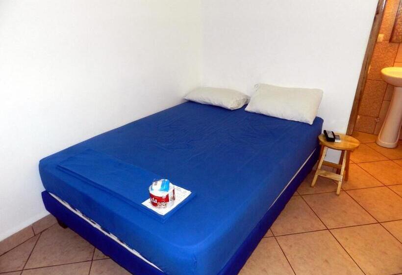 호스텔 Hostal Yaku Montañita