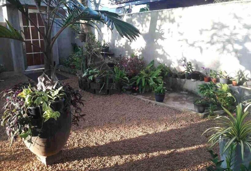 مبيت وإفطار Dedunu Home Bentota