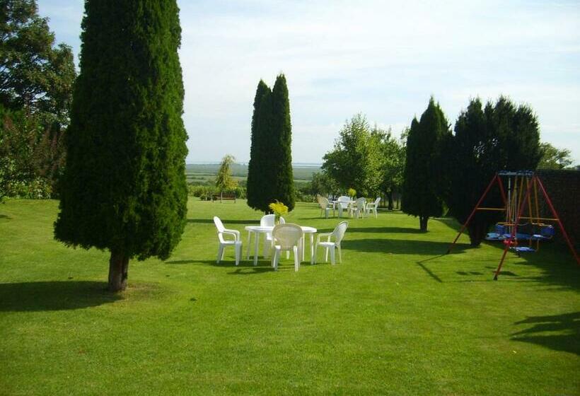 Bed and Breakfast Szűts Panzió