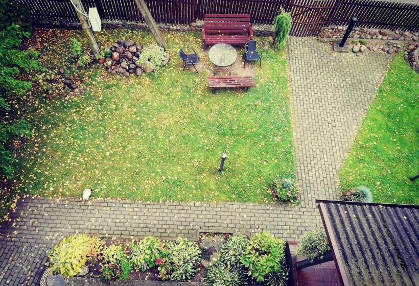 تختخواب و صبحانه Vijuandra