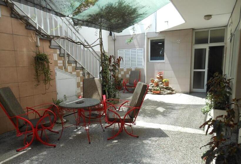 Отель Patricias 381