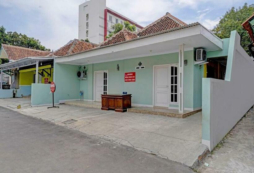 Отель Siliwangi Guest House Syariah Redpartner