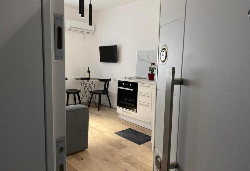 Myslym Shyri S Apartments