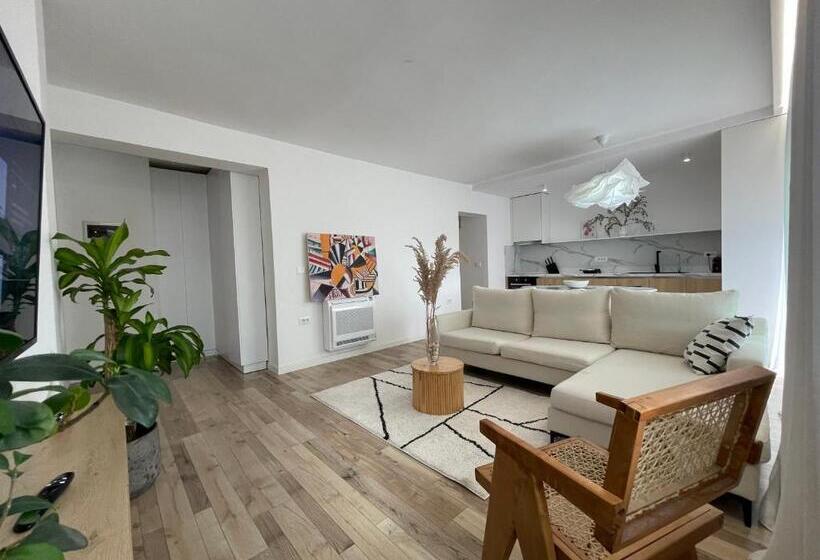 Myslym Shyri S Apartments