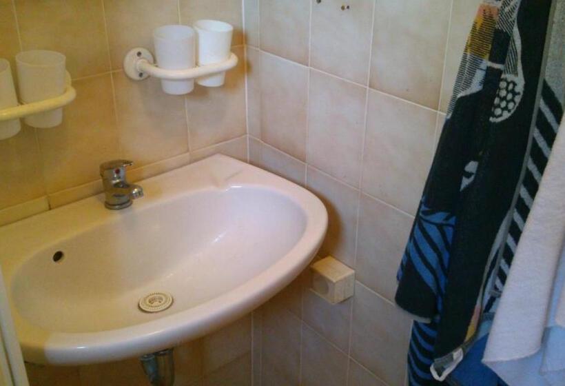 פנסיון All Inn Köre